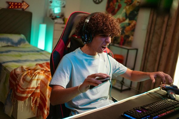 Quels sont les défis de l'implémentation d'une stratégie de cybersécurité proactive?